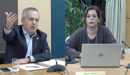 «Φούντωσε» η αντιπαράθεση για τα εγκαταλελειμμένα οχήματα μεταξύ Αποστολόπουλου - Σιώτου