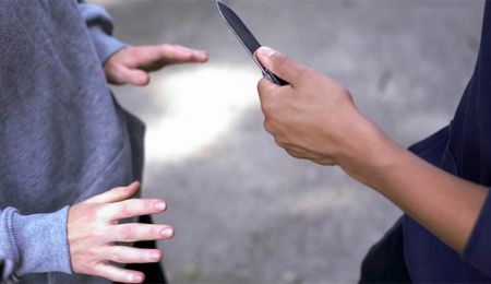 Επίθεση με 7 μαχαιριές σε 14χρονο στον Χολαργό!