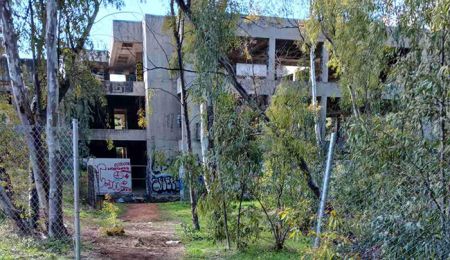 8ΠΡΟΤΑΣΕΙΣ: Στην Πολεοδομία το θέμα της αφύλαχτης οικοδομής στα σχολεία Παπάγου